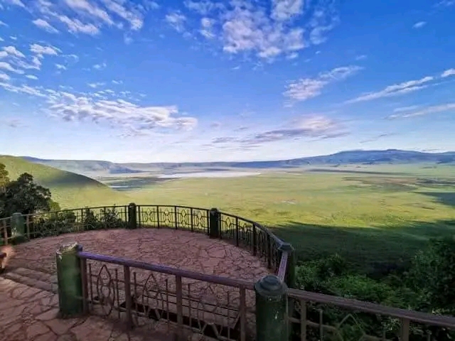 5 Days Tarangire, Serengeti and Ngorongoro Crater Mid-range Lodge Safari 